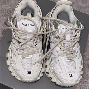 SOLD !! 💯authentic Balenciaga Trainers great condition